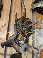 Рог лося с леопардом