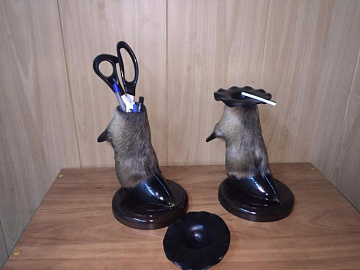 Фото Подставка под канцтовары и пепельница из копыт лося