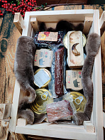 Дикий ящик 15000 с мясными деликатесами