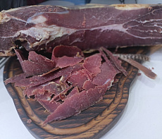 Сыровяленый окорок кабана на кости (хамон)